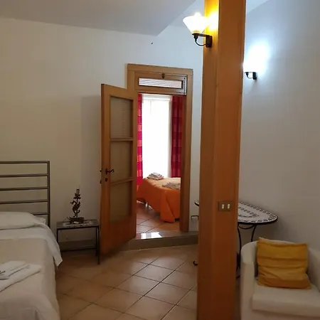 Soriano44 3* Naples