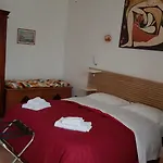 Soriano44 לינה וארוחת בוקר 4*